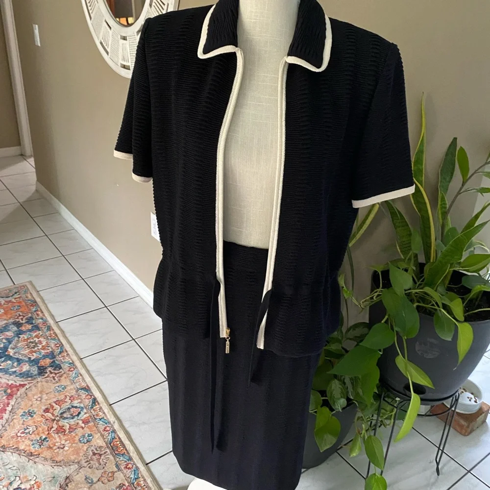 St. John 6/10 Skirt Suit Jacket Ribbed Knit Wool Tie Front Short Sleeve Zip